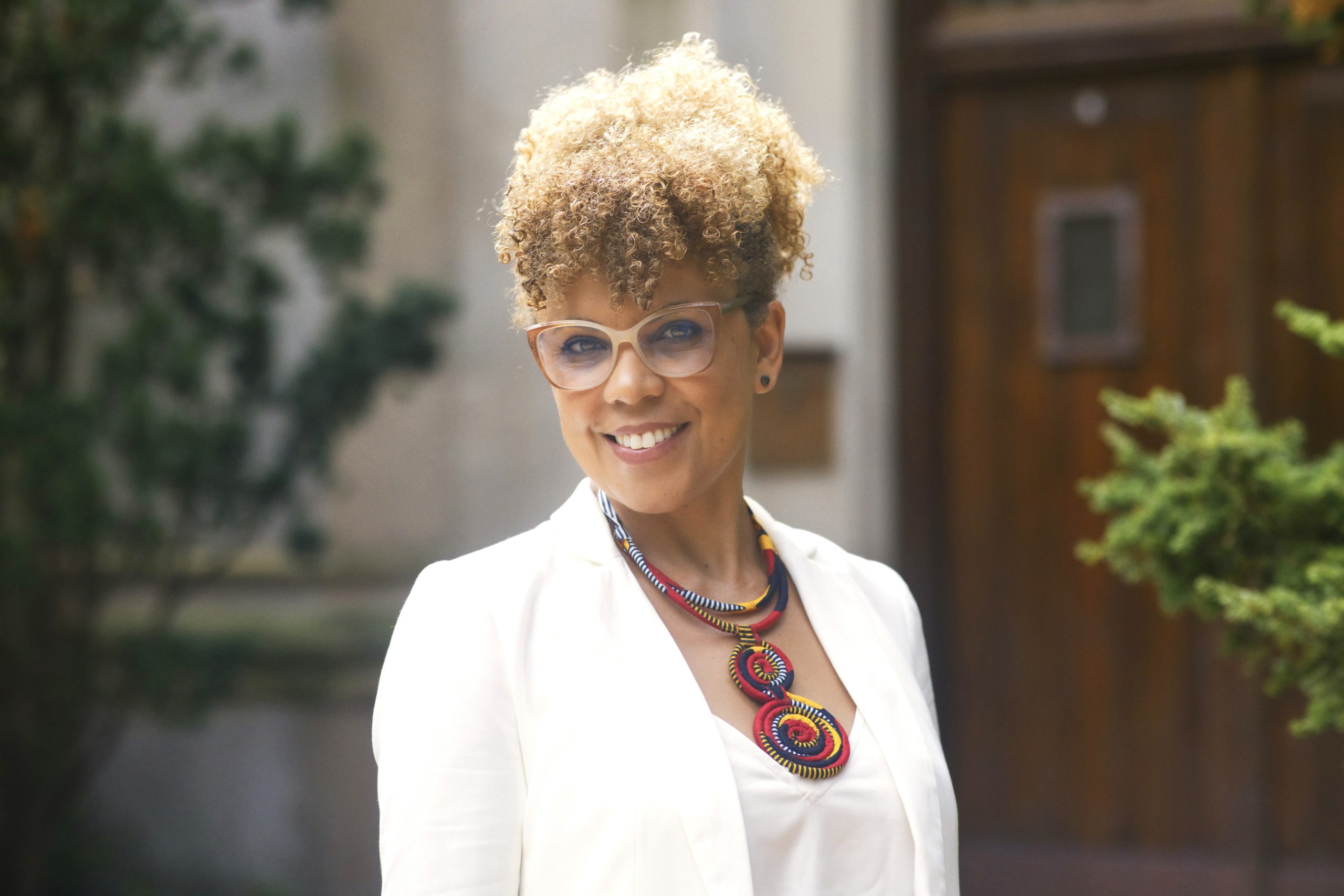 Headshot of Professor Leonora Souza Paula